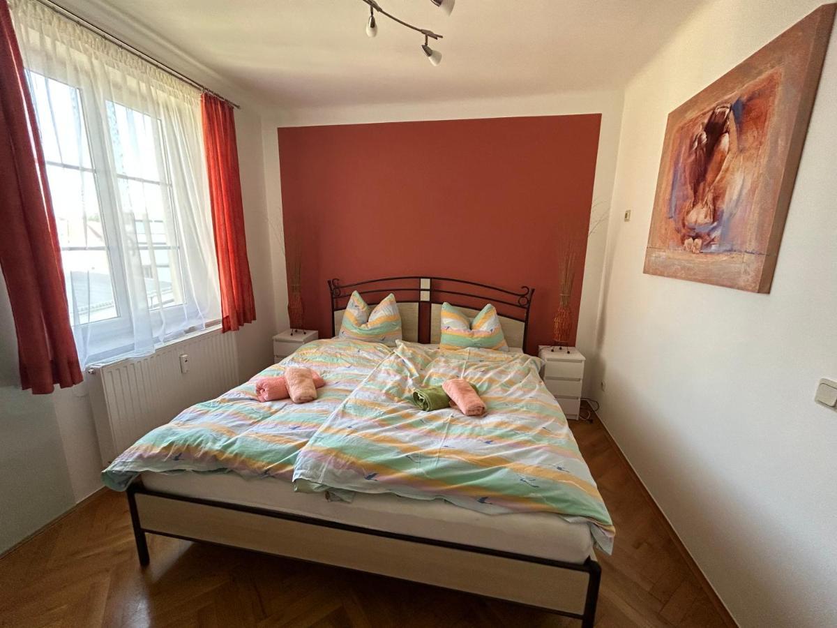 Grosse Ferienwohnung Клагенфурт Екстериор снимка