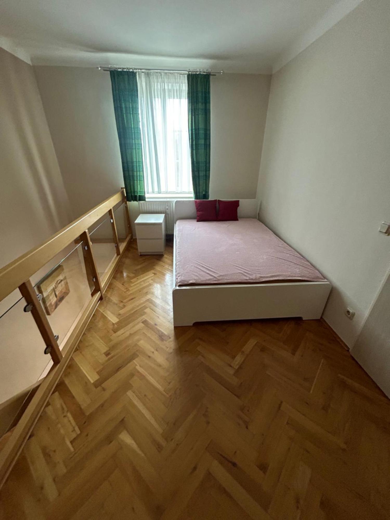 Grosse Ferienwohnung Клагенфурт Екстериор снимка